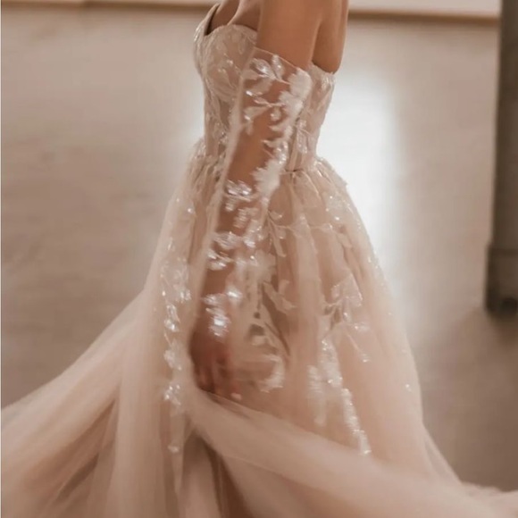 BRAND NEW, NEVER WORN, UNALTERED Watters WToo “Austin” wedding gown - Picture 5 of 15